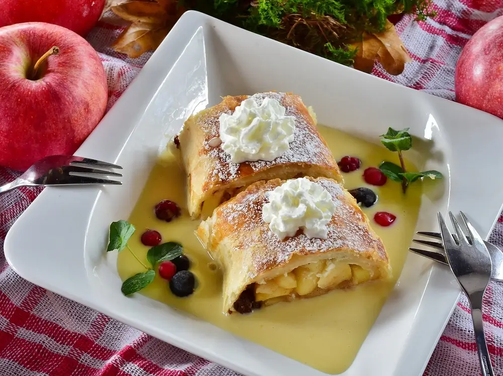 Apfelstrudel (Austria)